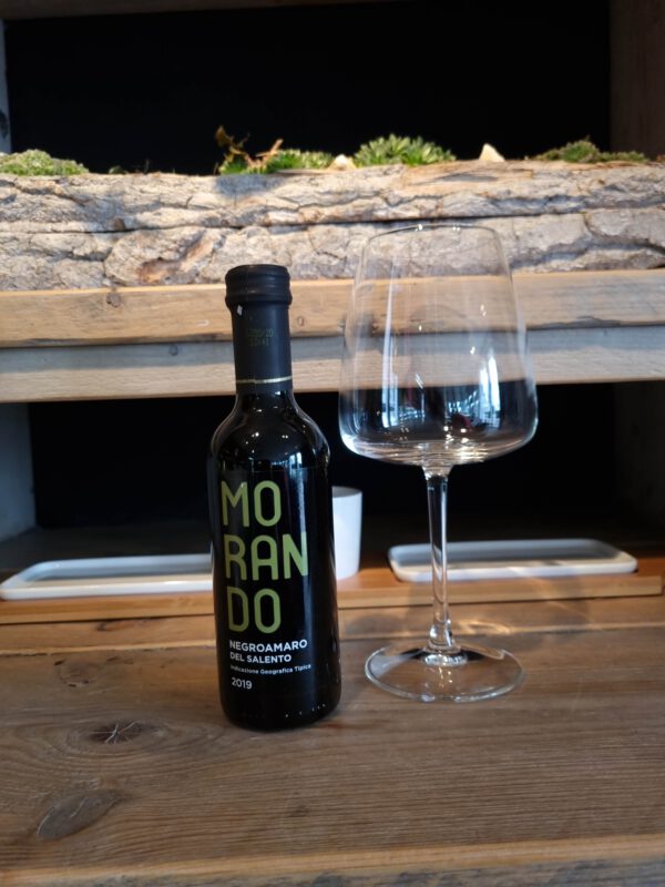 Afbeelding een fles Morando negromaro witte wijn